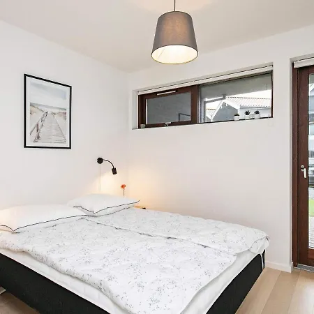 4 Person In Bogense-by Traum